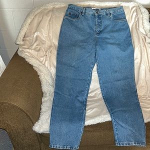 Bill Blass Vintage 5 pocket straight leg high rise jeans. Size 14